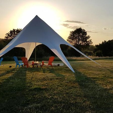 Camping La Petite Houmee Curzay-sur-Vonne Exterior foto
