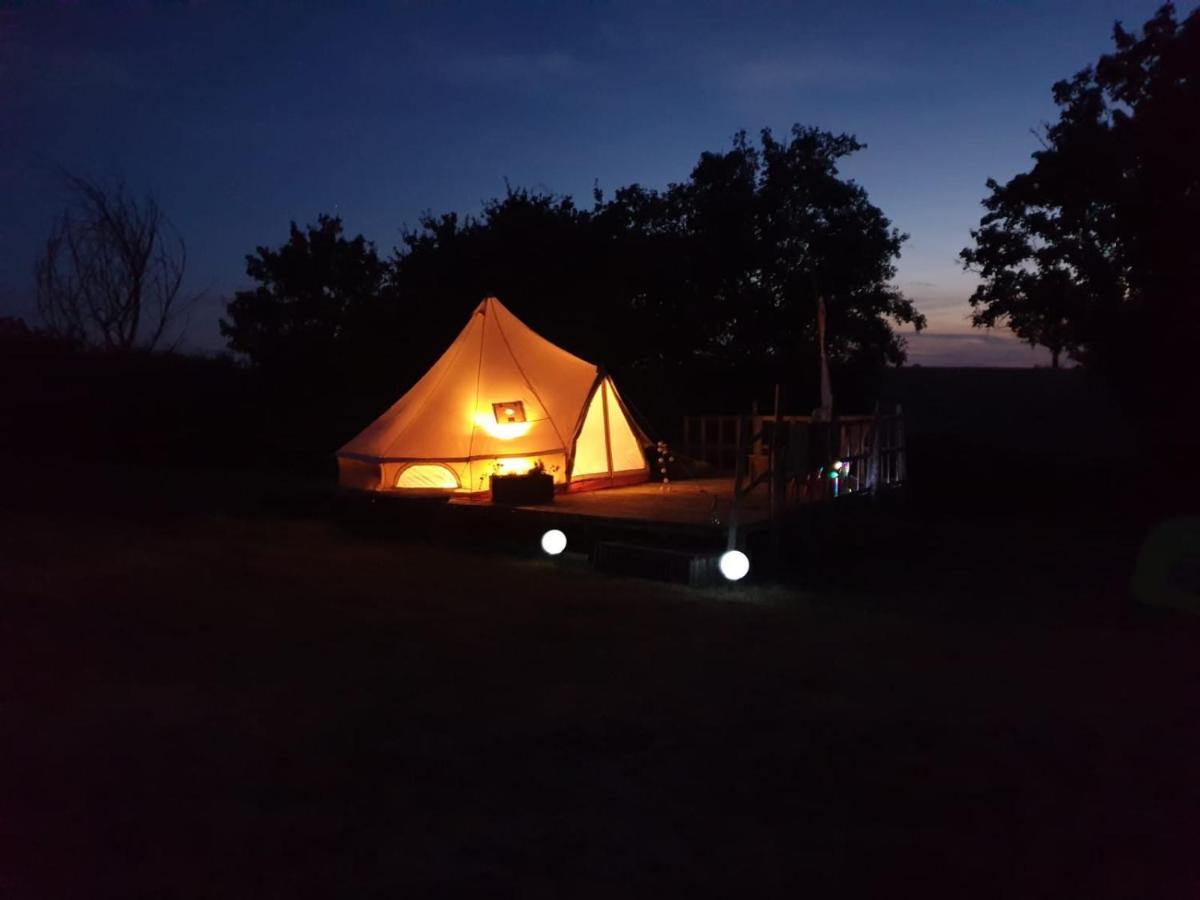 Camping La Petite Houmee Curzay-sur-Vonne Exterior foto